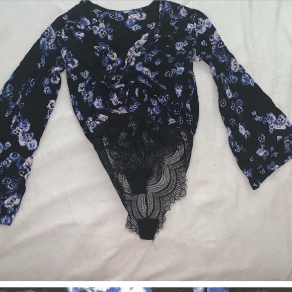 Intimately Free people tie front bell sleeve bodysuit b’ouse - Picture 4 of 8